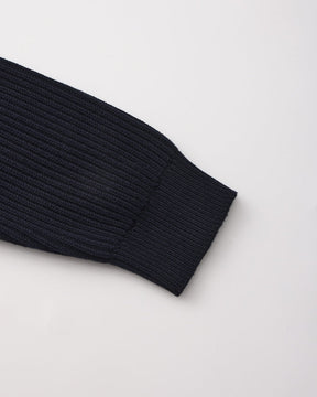 Ribbstickad rund halsringning