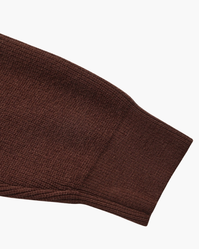 Raffinierter Strickpullover mit halbem Reißverschluss