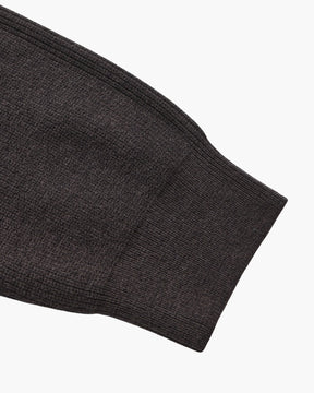 Raffinierter Strickpullover mit halbem Reißverschluss