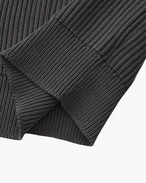 Ribbstickad rund halsringning