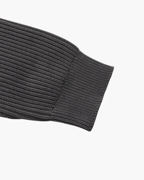 Ribbstickad rund halsringning